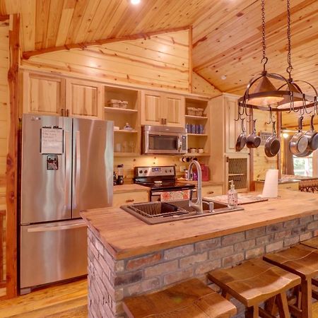 Romantic Mountain View Cabin Rental Near Downtown! 外观 照片