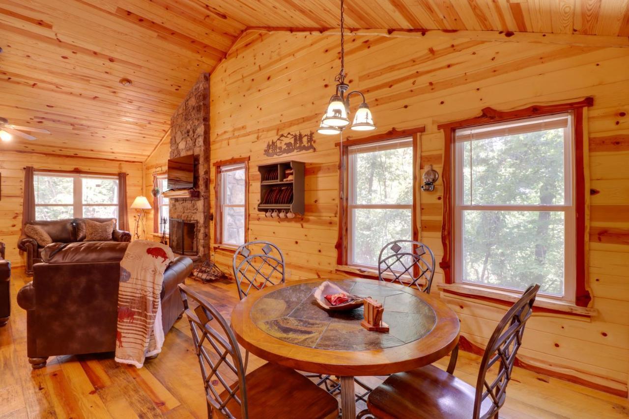 Romantic Mountain View Cabin Rental Near Downtown! 外观 照片