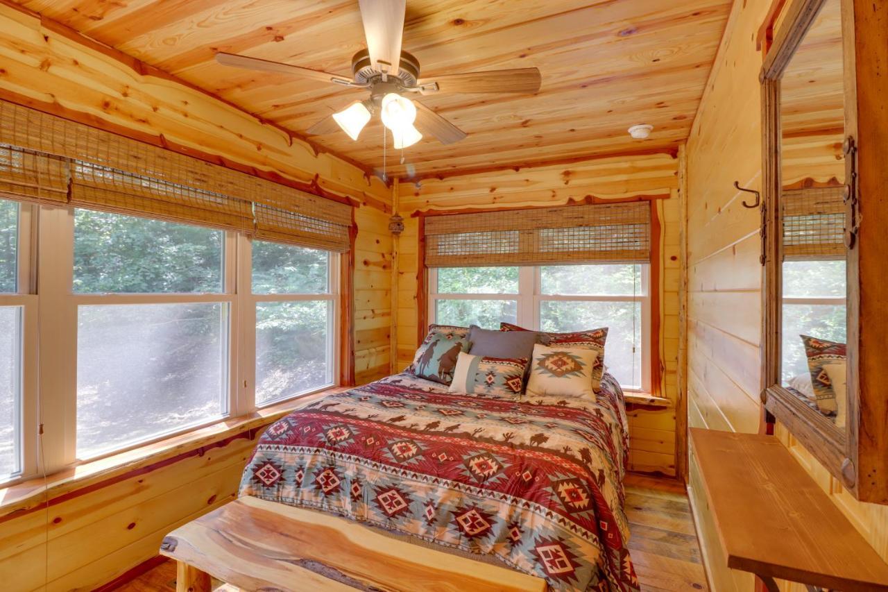 Romantic Mountain View Cabin Rental Near Downtown! 外观 照片